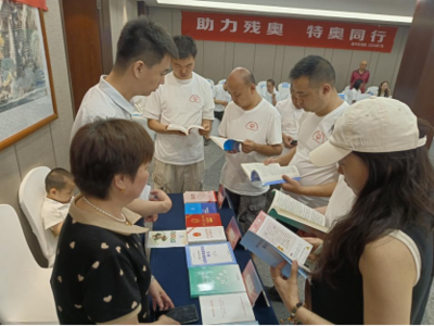 重慶市殘聯(lián)結(jié)合“全國特奧日”為殘疾人開展普法宣傳服務